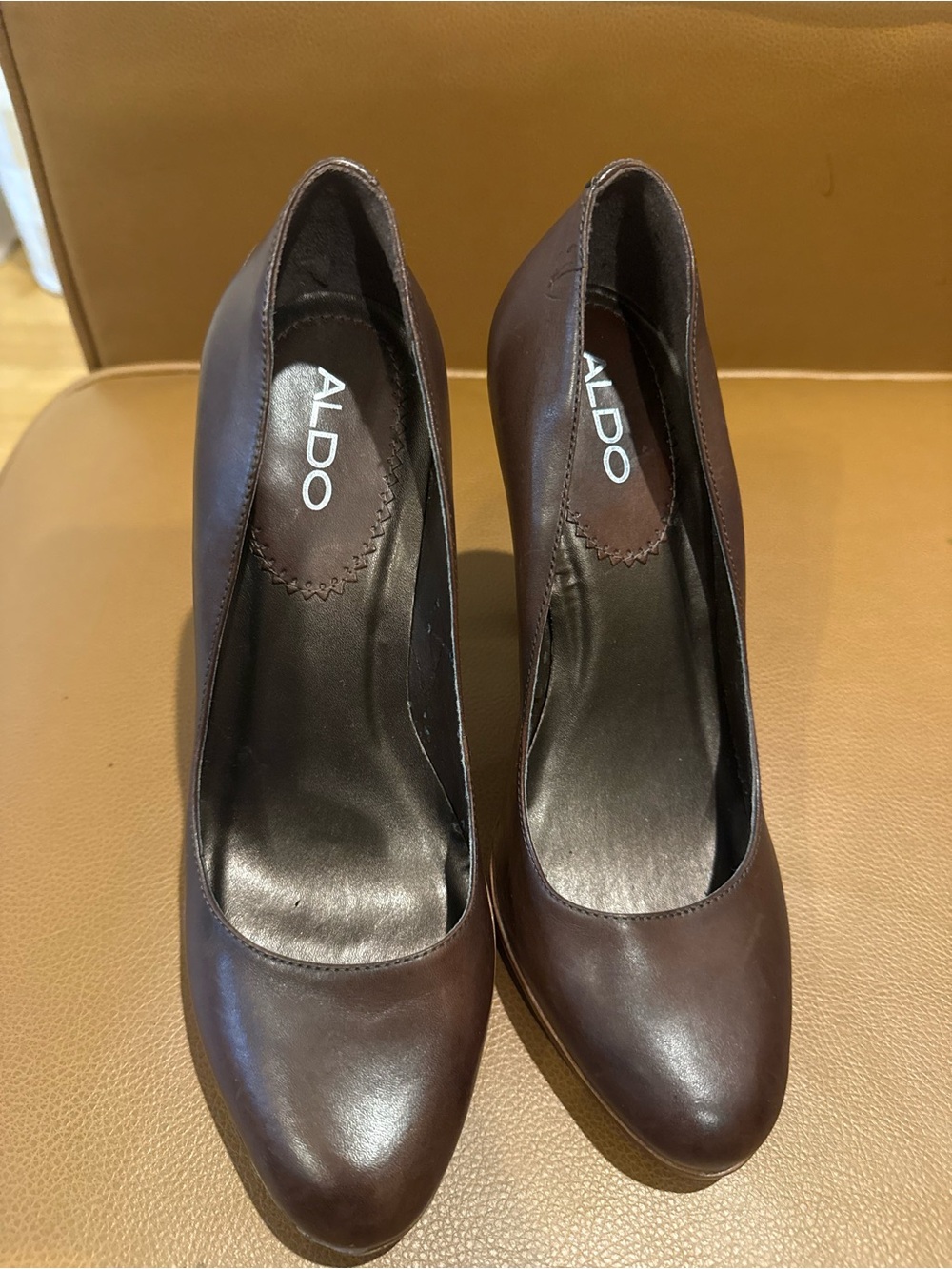 ALDO Women's Dark Brown Leather Round-Toe Pumps size 8 never worn without tags